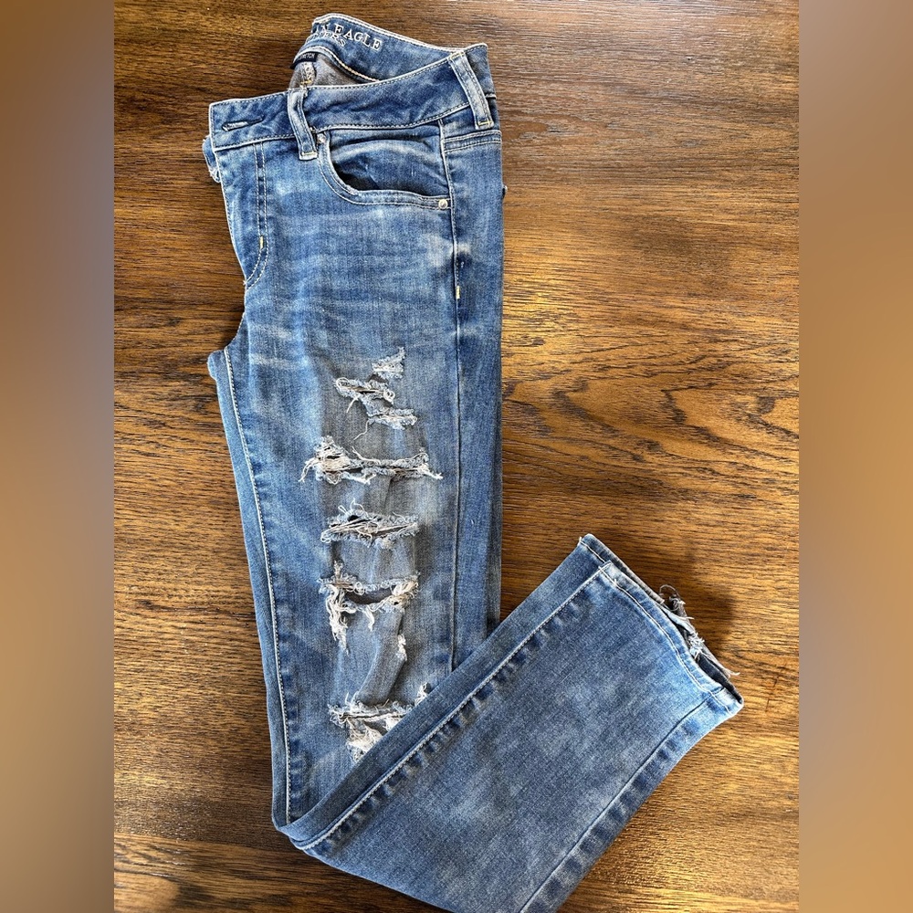 American Eagle Blue Jeggings with Distressed Detailing